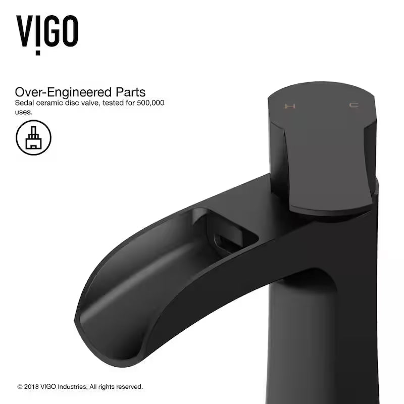 Single Handle Bathroom Faucet in Matte Black G8693