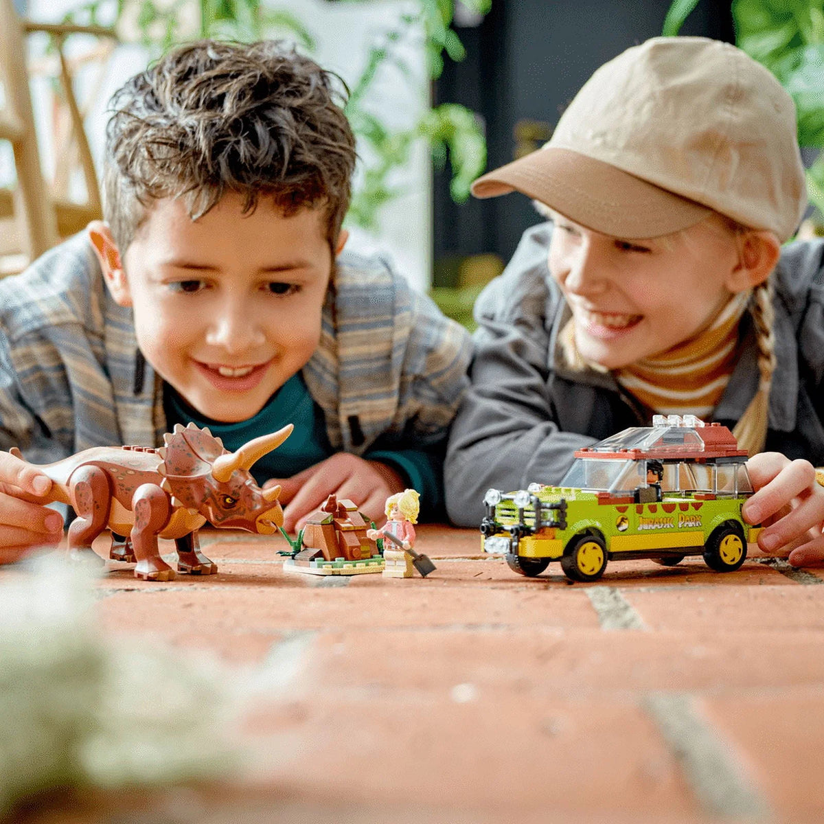 Jurassic Park Triceratops Search E828