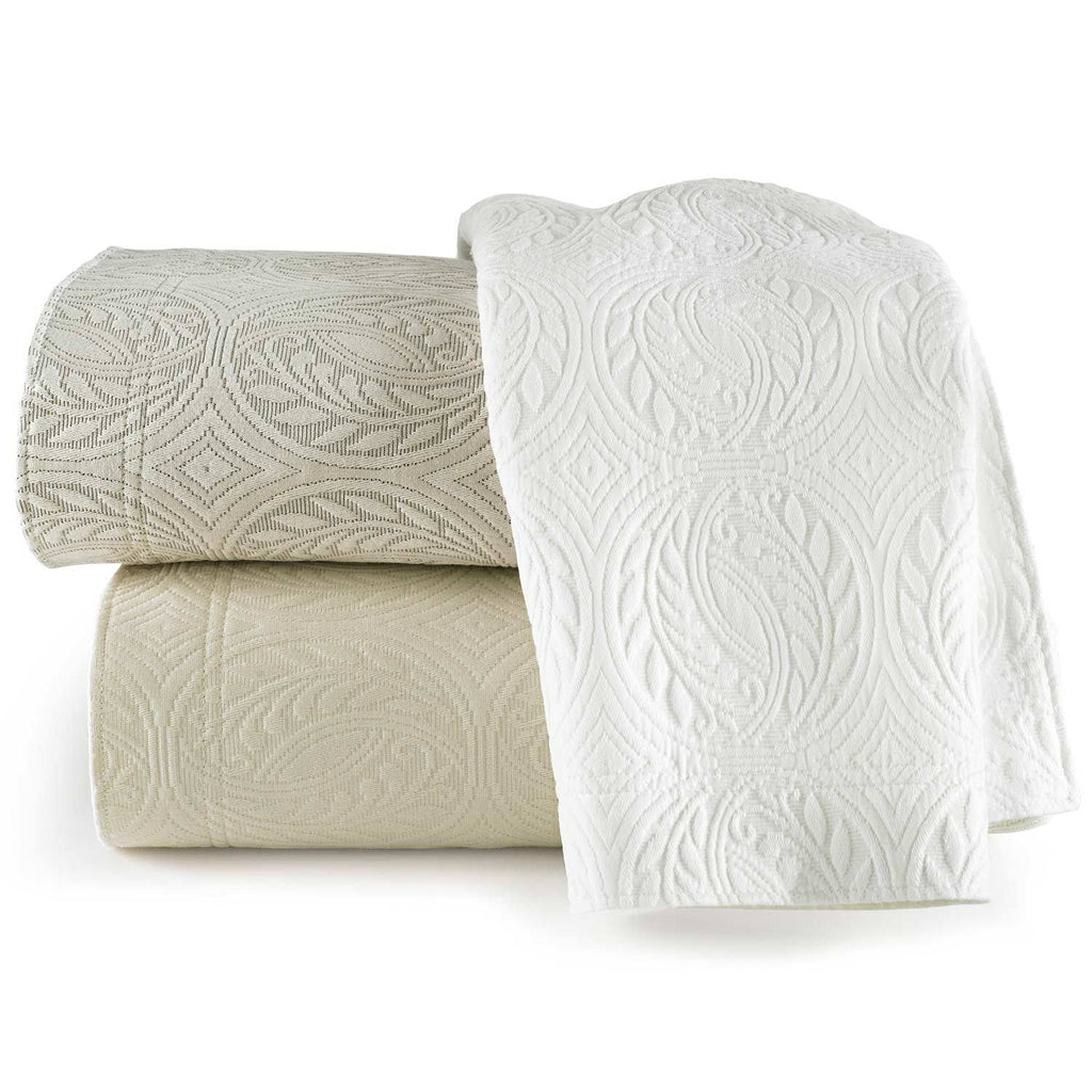 Matelassé Cal King Coverlet M823707