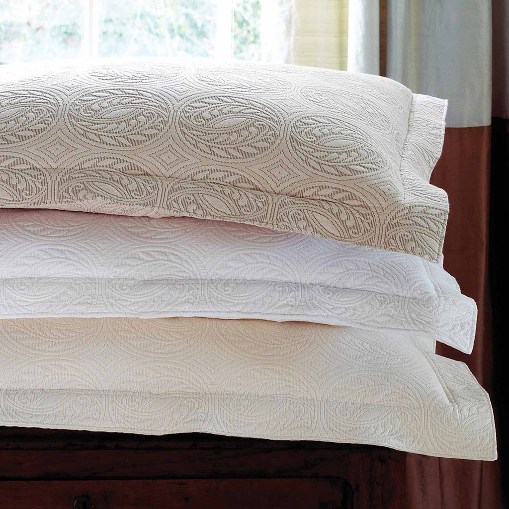 Matelassé Cal King Coverlet M823707