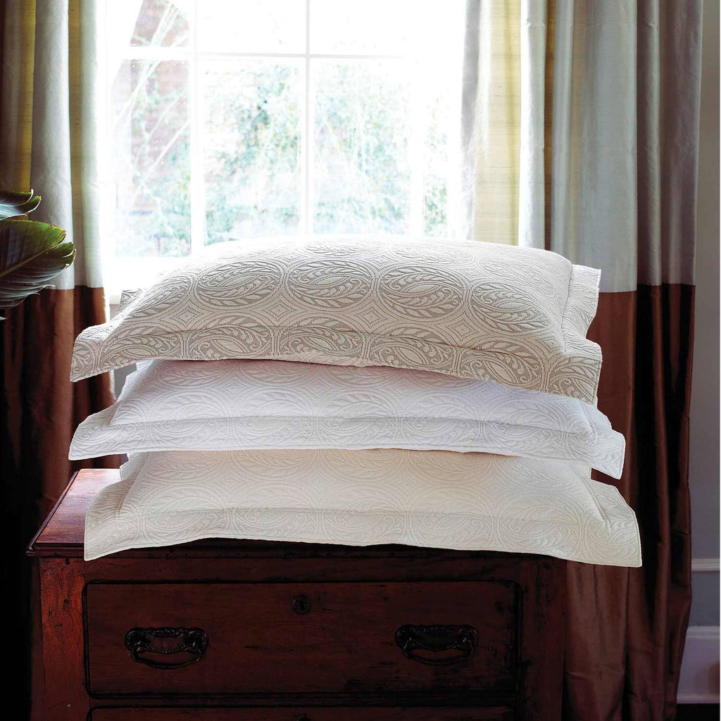 Matelassé Cal King Coverlet M823707