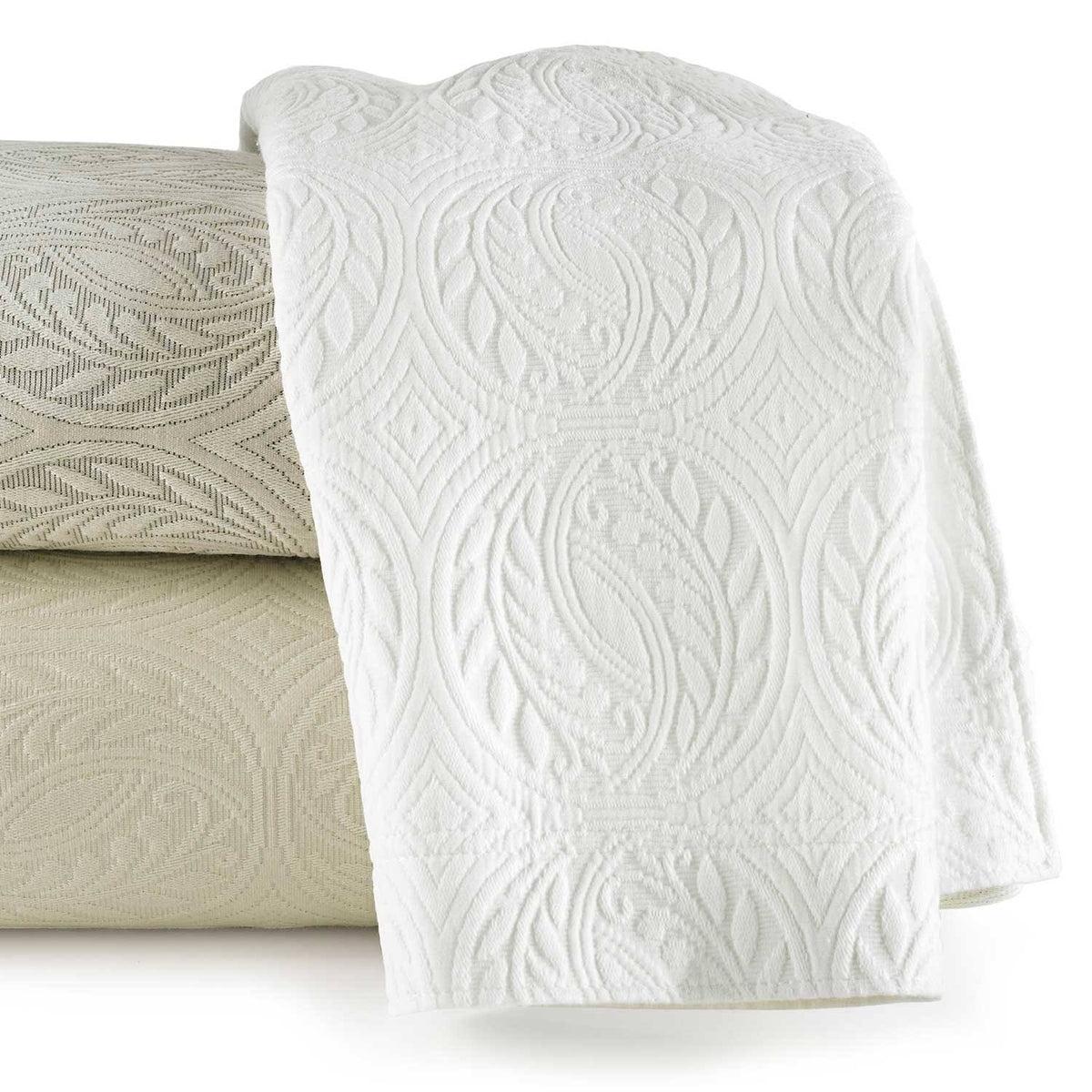 Matelassé Cal King Coverlet M823707