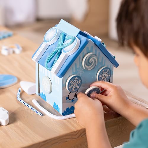 Wooden Gingerbread House Play Set C1158
