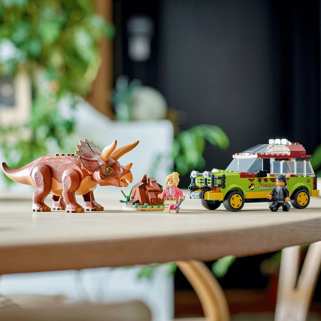 Jurassic Park Triceratops Search E828