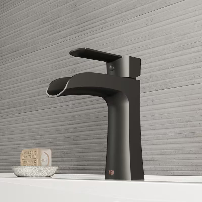 Single Handle Bathroom Faucet in Matte Black G8693