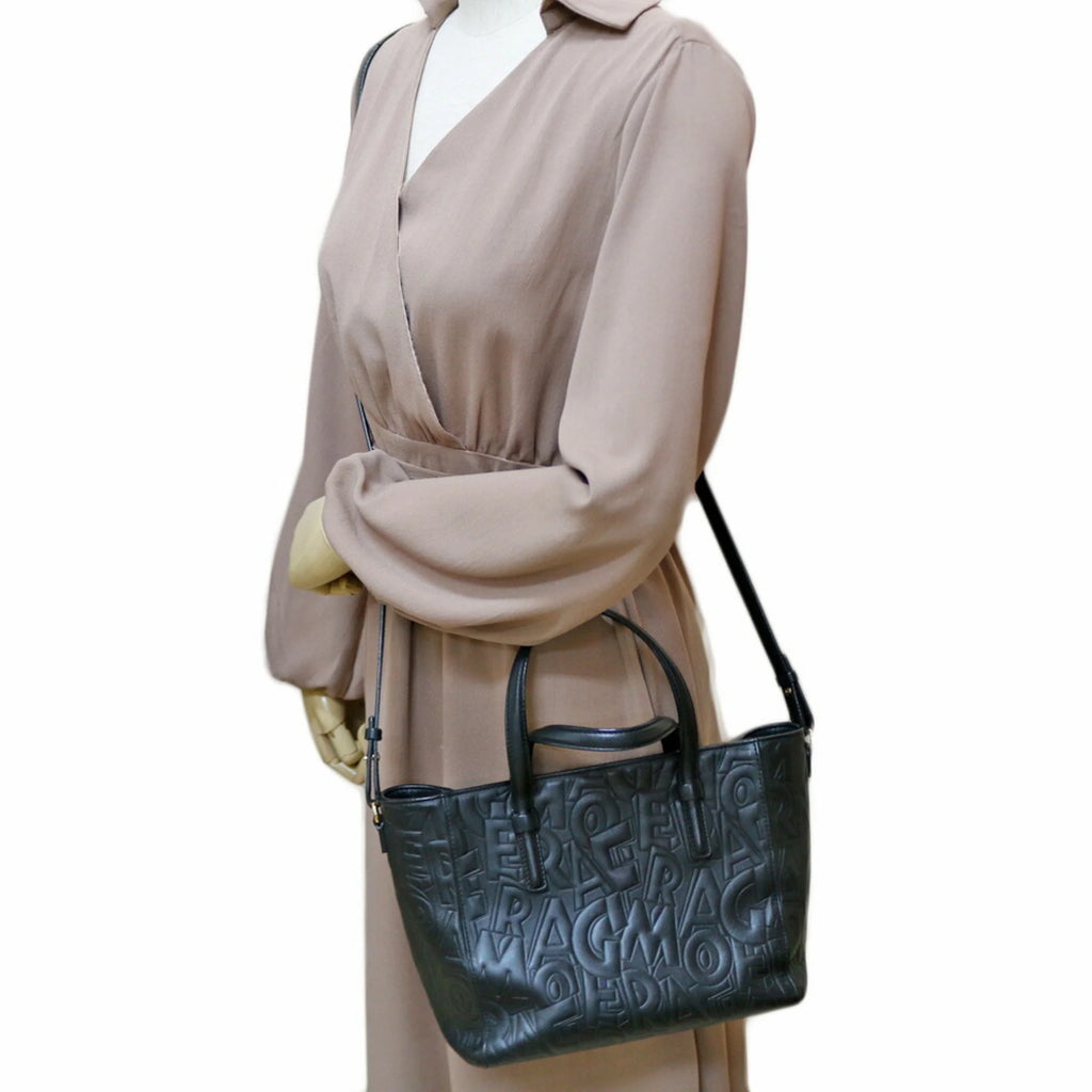 Pre-Owned Black Leather Handbag T996933