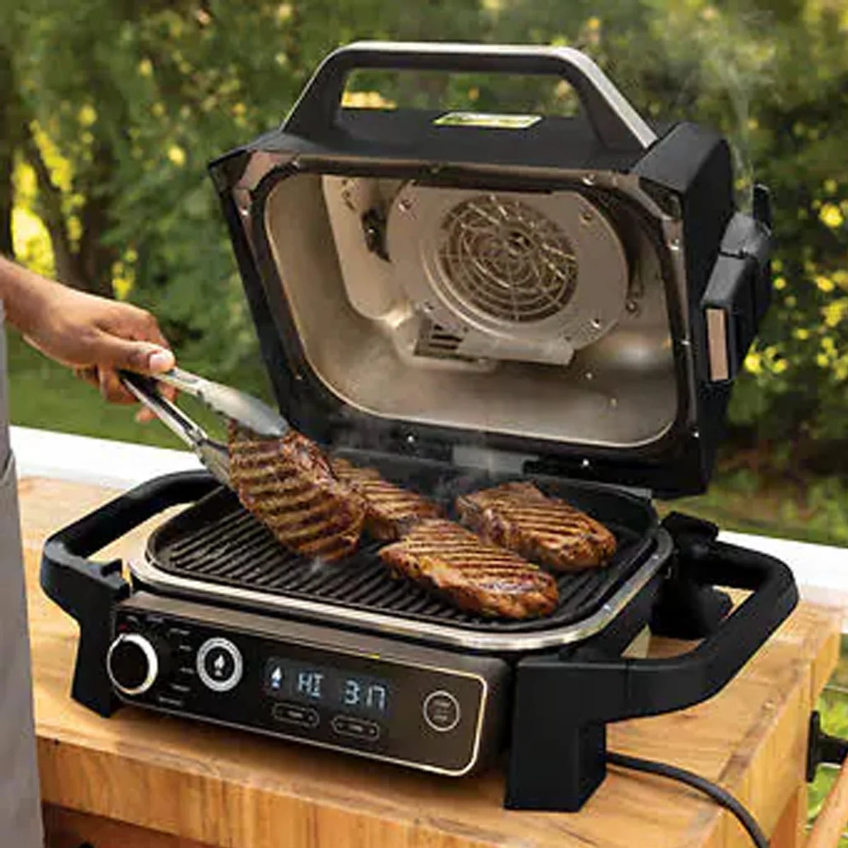 Restored 7-in-1 Outdoor Grill & Smoker and Air Fryer H995857