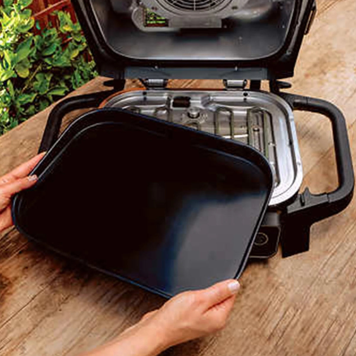 Restored 7-in-1 Outdoor Grill & Smoker and Air Fryer H995857